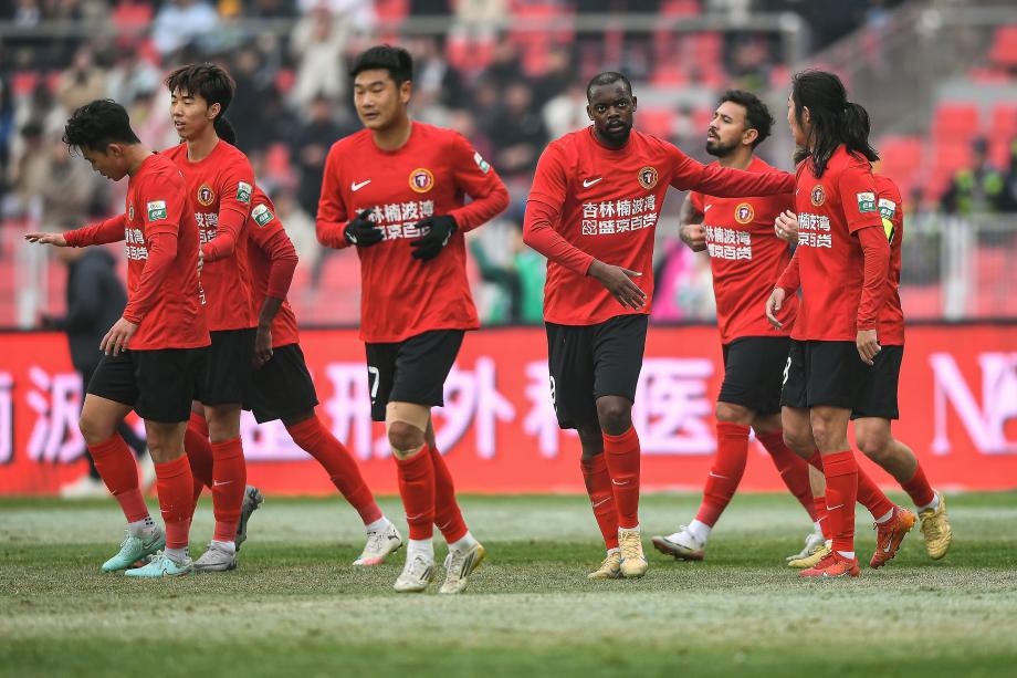 [图]主场三球完胜天津津门虎 辽宁铁人赛季首胜